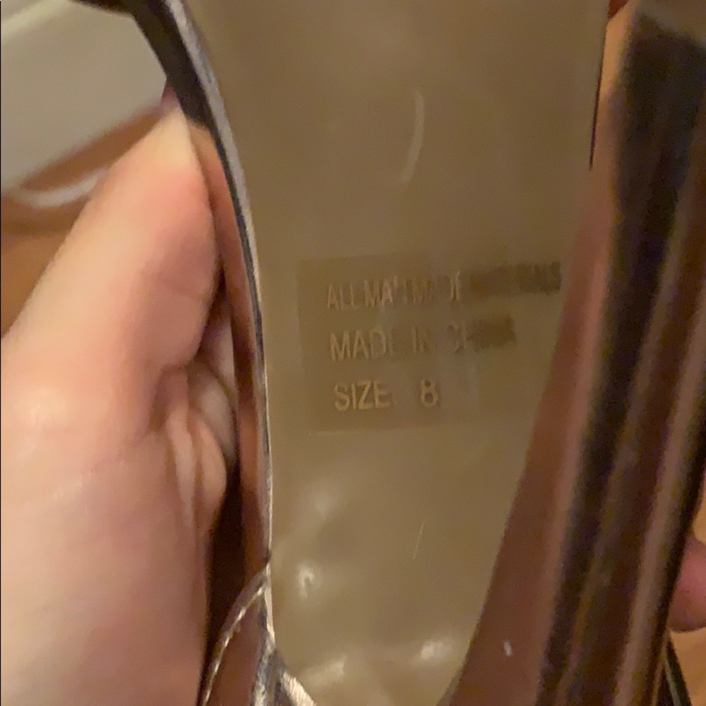 High Heels - Picture 3 of 3